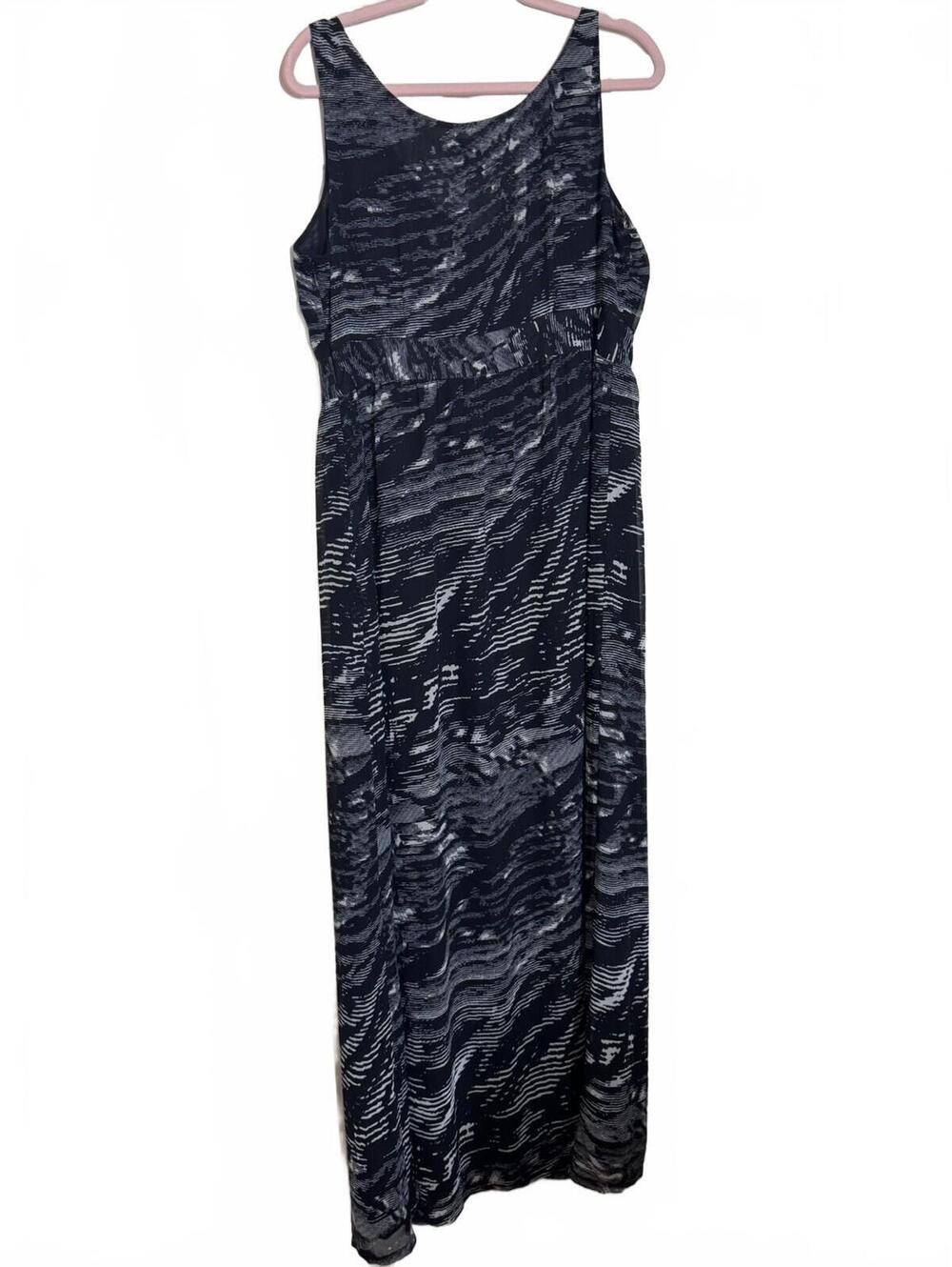 Ann Taylor Sleeveless maxi Dress Size 12 black with great pattern